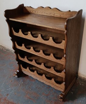 Dubová, rustikální komoda na víno. - 3