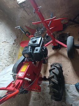 Multifunkční benzínový kultivátor. - 3