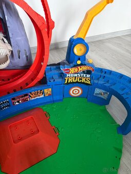 Hot Wheels Monster Trucks T-Rex - 3