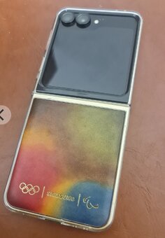 SAMSUNG Galaxy OLYMPic edition Z flip6 - 3