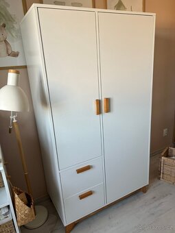 Šatní skříň do dětského pokoje scandi - Mobelix Milan - 3