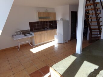 Pronájem bytu 2+kk s balkonem, Podnásepní - 3