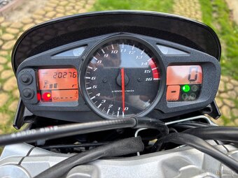 Suzuki GSR 600 - 3