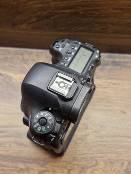 Canon 6D mk2 - 3