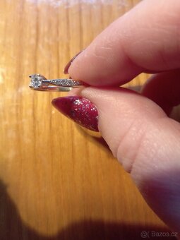 Zlatý prsten s laboratorními diamanty - 3