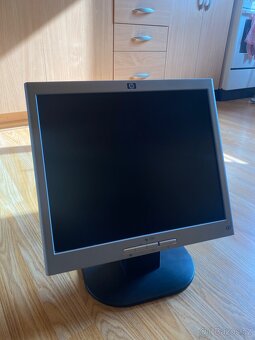 2x LCD monitor 4:3 - 3