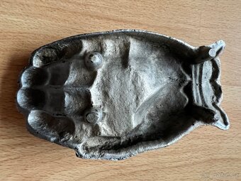 Popelník ruka, dlaň - 3