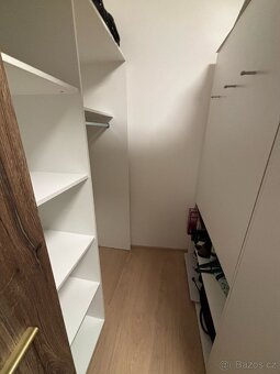 Velká rohová skříň s bočním věšákem - 3