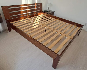 Manželská postel vč. roštů a stolků - 3
