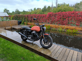 Moto Guzzi V7 Stone - 3