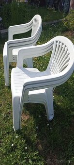 Plastové židle - 3