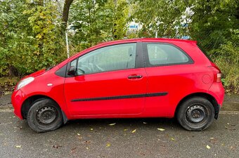 Toyota Yaris 1.0 VVTi, STK 7/2027, dálniční známka ZDARMA - 3