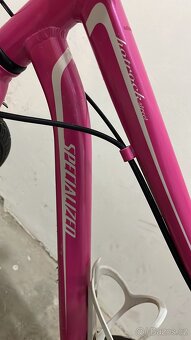 Růžový holčičí kolo značky Specialized - 3