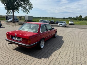 BMW 320i coupe - 3
