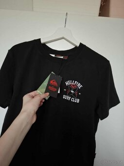 Stranger Things x Quiksilver pánské tričko M - 3
