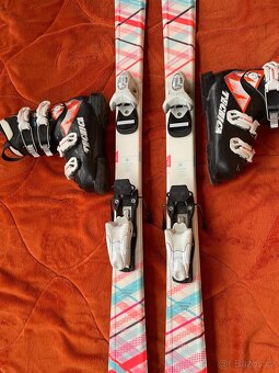 Odlehčené lyže 130 cm + lyžáky vel. 37 - 38 - 3