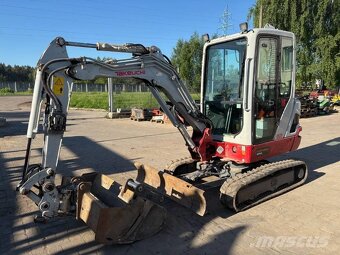 Takeuchi TB 225 V3
Powertilt - 3
