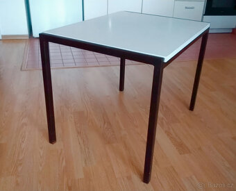 Stolek malý, stabilní, deska bílá - 3