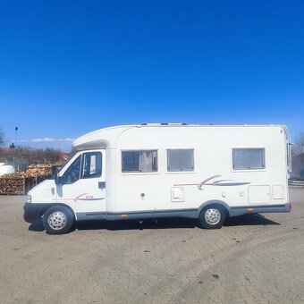 Fiat Challenger 2,8 JTD, podél postele - 3