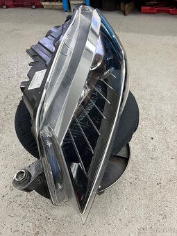 Superb 3 levý xenon - 3