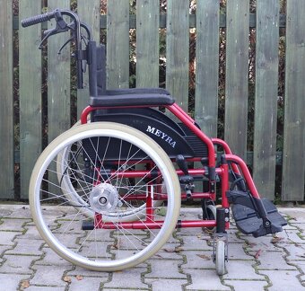 056- Mechanický invalidní vozík Meyra. - 3
