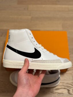 Nike Blazer Mid 

36
1200Kč - 3
