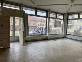 Strážnice - Rohový prostor pro kancelář či obchod v centru m - 3
