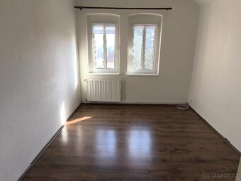 Pronájem bytu 2+1, ca51m2, s vlastním vytápěním v LBC. - 3