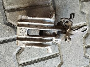 Zadní brzdové třmeny z Audi TRW BHN -317,318 - 3