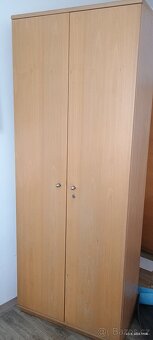 skříně a věšák ze sedmdesátek - 3