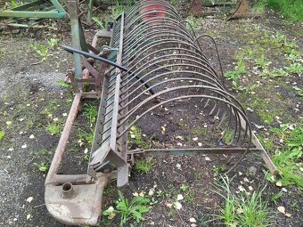 Prutový shrnovač píce, záběr 2 m, hydraulicky ovládaný - 3