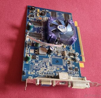 Tři grafické karty PCIe - 3