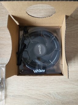 Prodám procesor AMD Ryzen 5 2400G s grafikou Vega 11 - 3