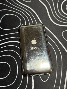 iPod Touch 4, 8GB - 3