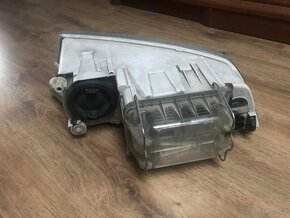 Octavia 2 přední pravé světlo xenon - 3