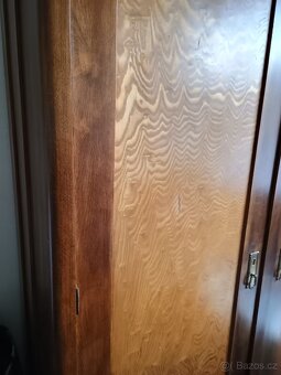 Velká starožitná skrin - 3
