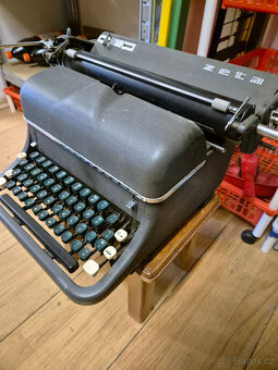 Psací stroj ZETA - 3