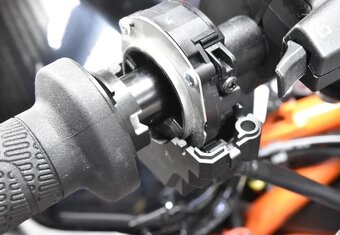 Vymezení vůle plynu KTM/husqvarna - 3