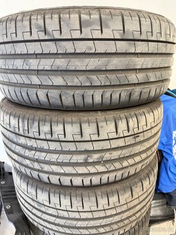 PIRELLI P-zero 245/40/19 - 3