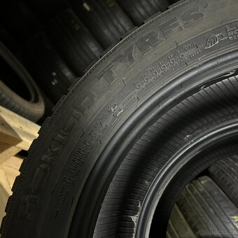 Zimní pneu 235/50 R17 100v Nokian 5,5mm - 3
