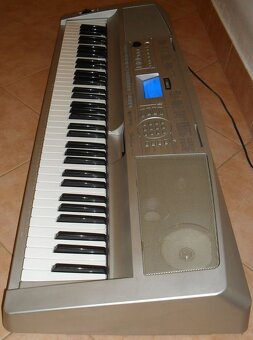 Yamaha Portable Grand DGX 300 (rozsah 6,5 oktávy) - 3