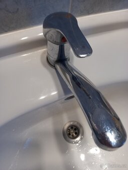 Umyvadlo s pákovou baterii - 3