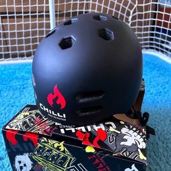 NOVÁ Chilli helma Inmold černá M (55-58 cm) - 3