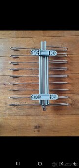 Věšák výsuvný na kalhoty do šatny skříně - 3