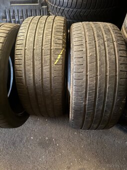 225/40R18 - 3