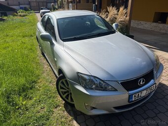 Lexus IS220d - 3