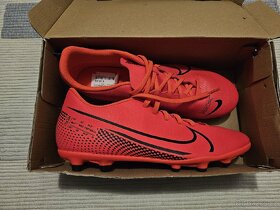 NIKE MERCURIAL VAPOR 13 CLUB KOPAČKY pro muže vel.10,5 - 3