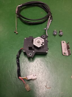 Suzuki GSX-R 600 / 750 (K6 / K7) - servomotor přívěr výfuku - 3