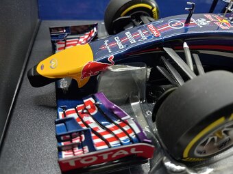F1 INFINITI RED BULL RB10 2013 VETTEL MINICHAMPS 1:18 - 3