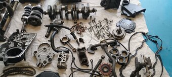 Kawasaki GPZ 1100 díly - motor - 3